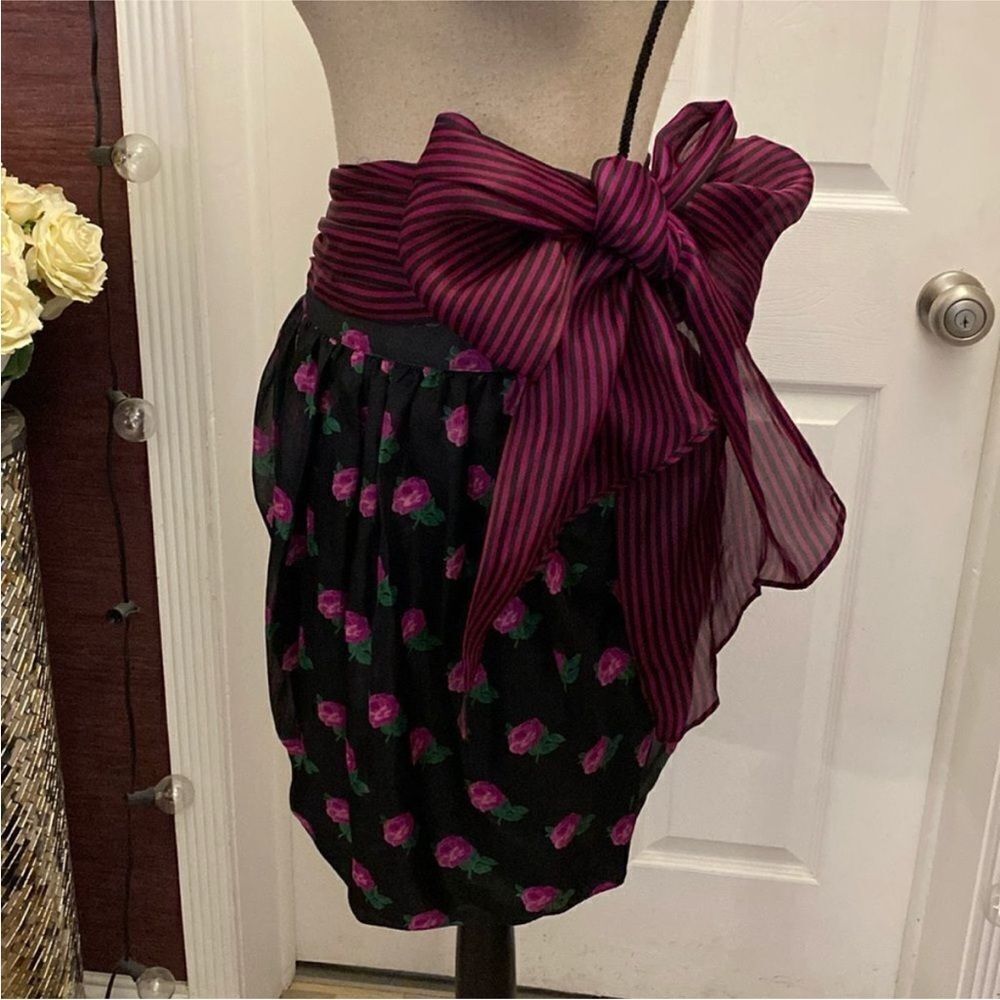 Byblos Black silk  Skirt with Pink Floral and Striped Bow, US8